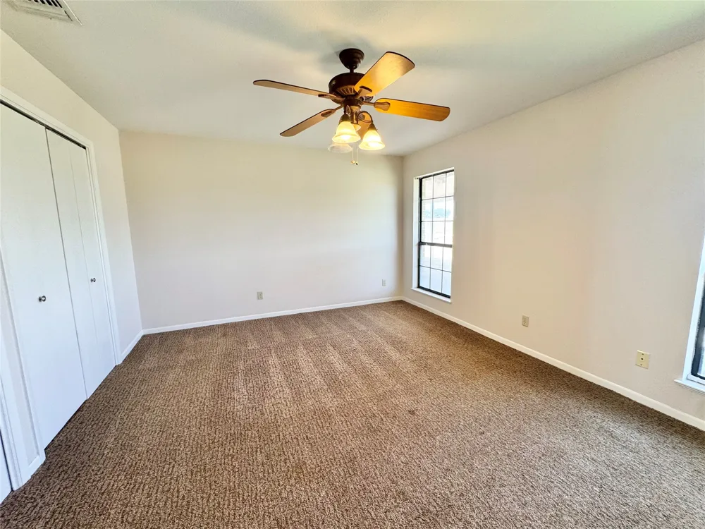 18512 Carlson Lane Elgin, TX 78621
