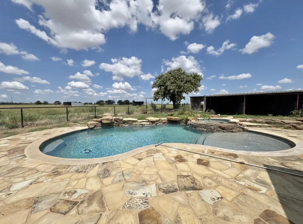 18512 Carlson Lane Elgin, TX 78621