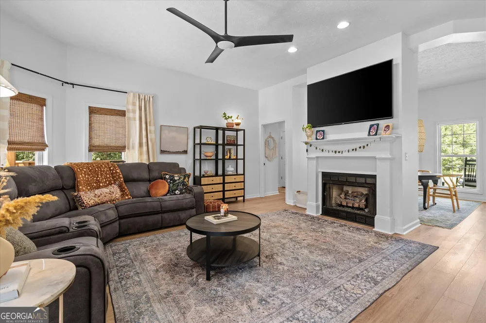 584 Paynes Lake RD Carrollton, GA 30116