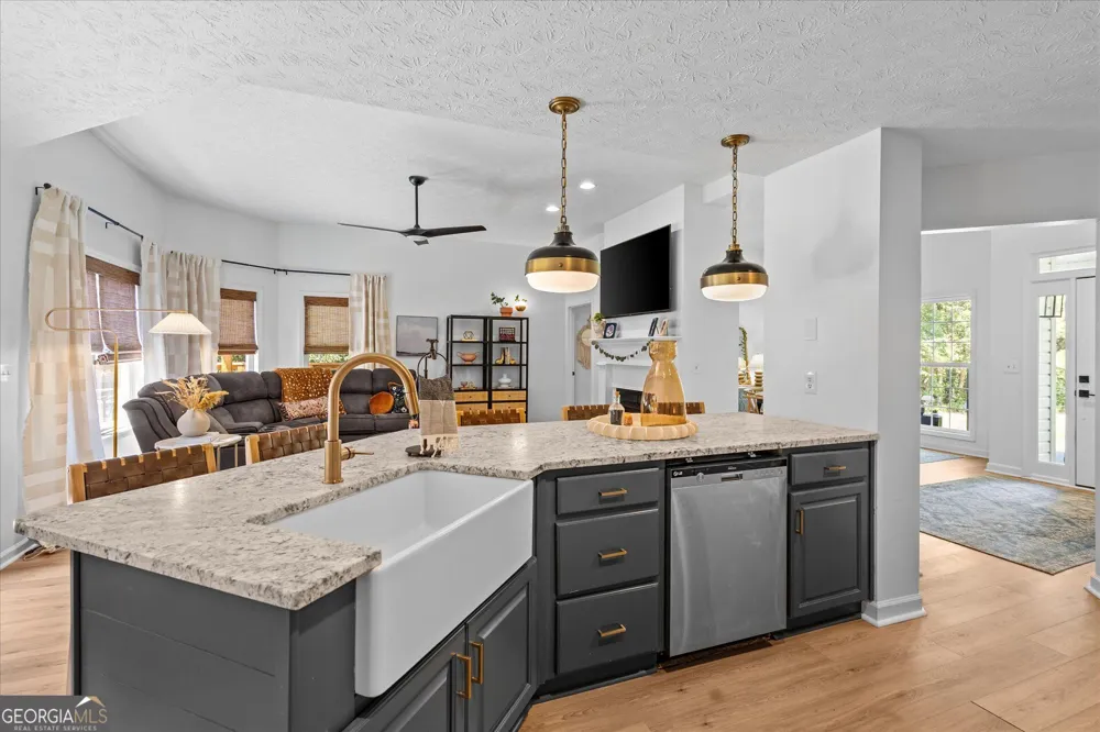 584 Paynes Lake RD Carrollton, GA 30116