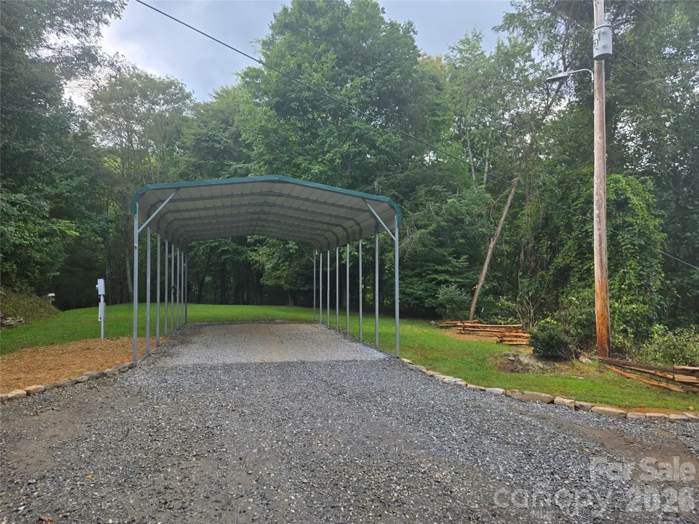 128 Triangle Road Tuckasegee, NC 28783