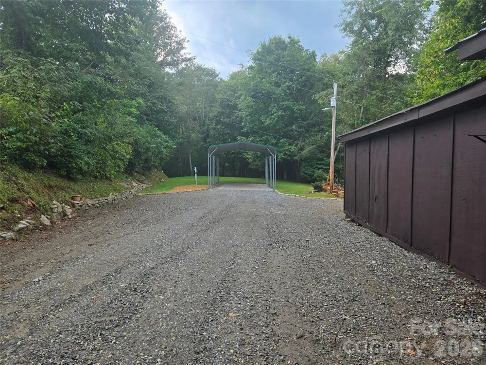 128 Triangle Road Tuckasegee, NC 28783