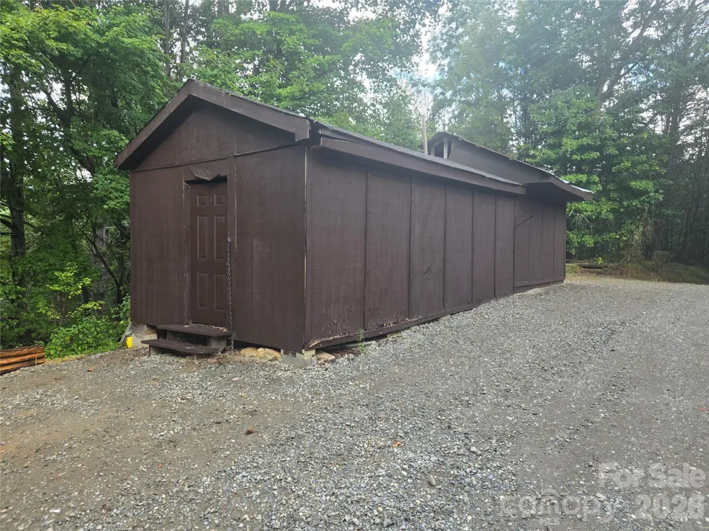 128 Triangle Road Tuckasegee, NC 28783