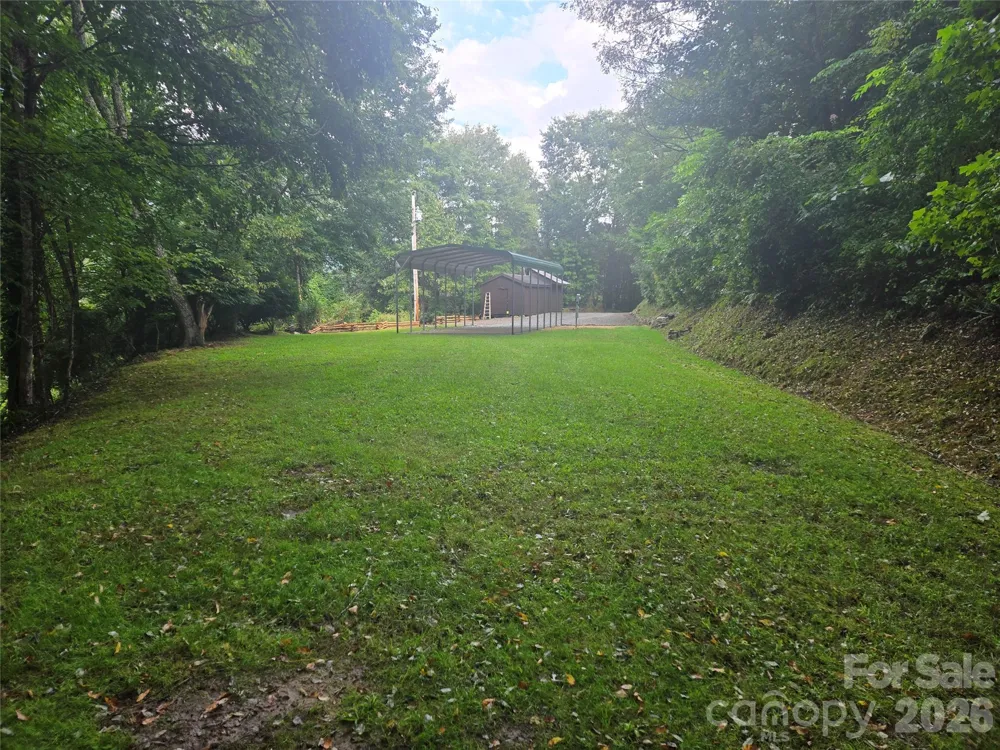 128 Triangle Road Tuckasegee, NC 28783