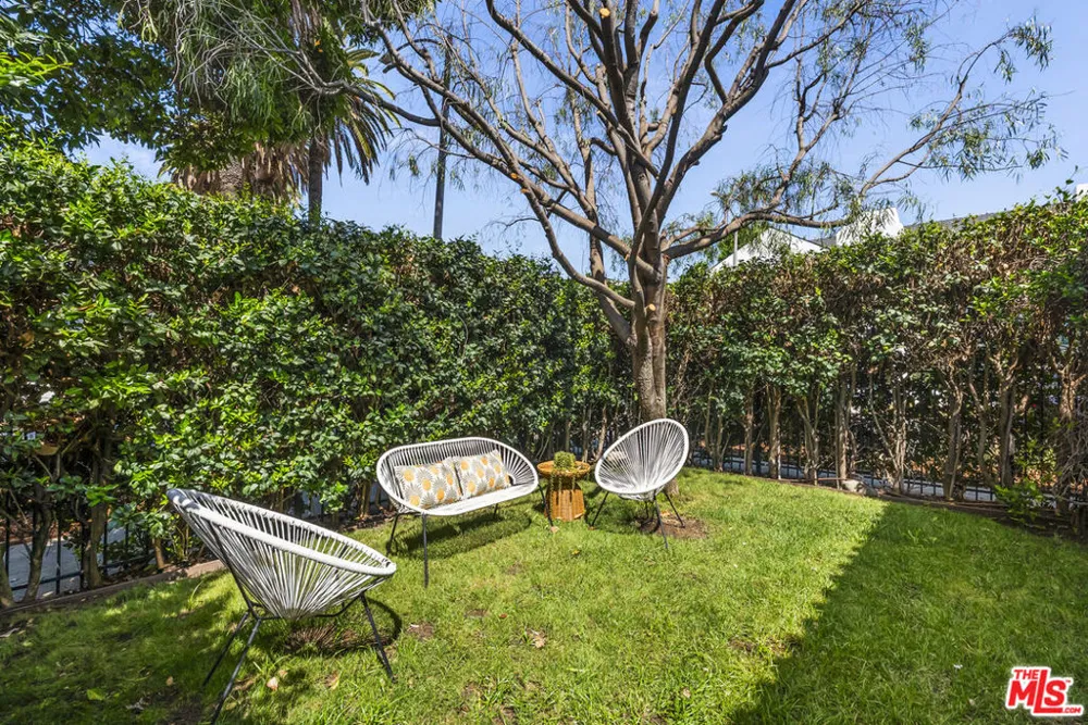 858 Alta Vista Boulevard Los Angeles, CA 90046