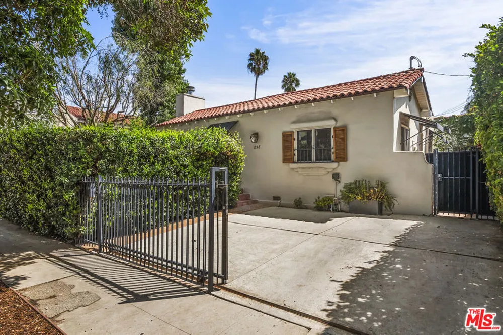 858 Alta Vista Boulevard Los Angeles, CA 90046
