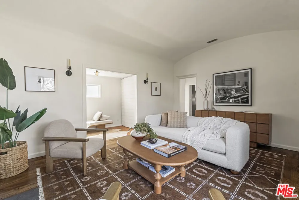 858 Alta Vista Boulevard Los Angeles, CA 90046