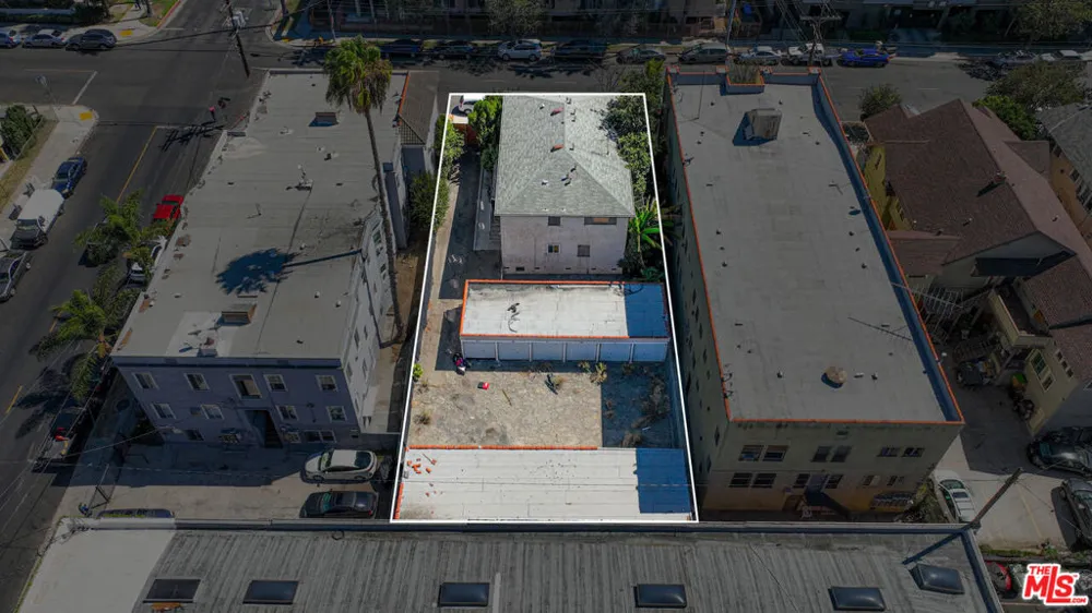 2811 San Marino Street Los Angeles, CA 90006