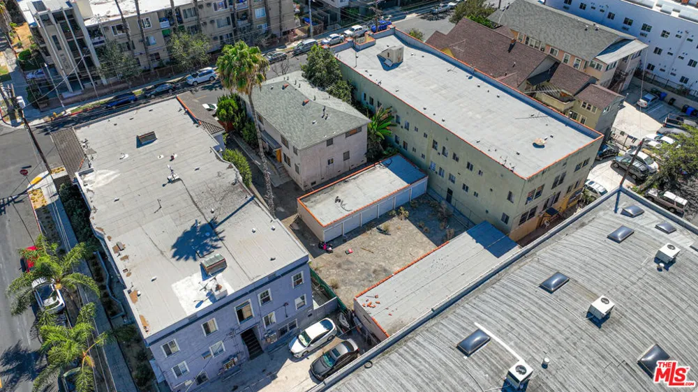 2811 San Marino Street Los Angeles, CA 90006