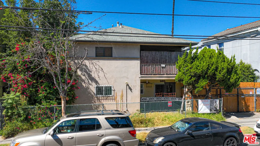2811 San Marino Street Los Angeles, CA 90006