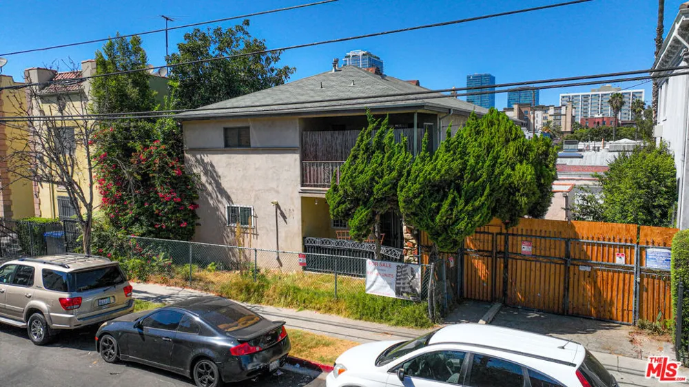 2811 San Marino Street Los Angeles, CA 90006