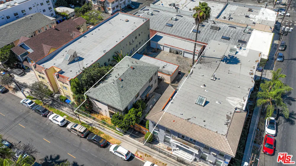 2811 San Marino Street Los Angeles, CA 90006