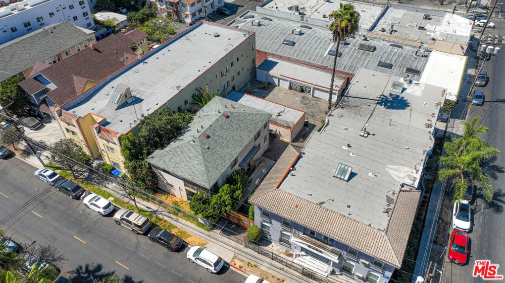 2811 San Marino Street Los Angeles, CA 90006