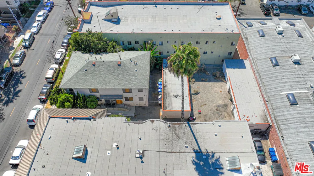 2811 San Marino Street Los Angeles, CA 90006