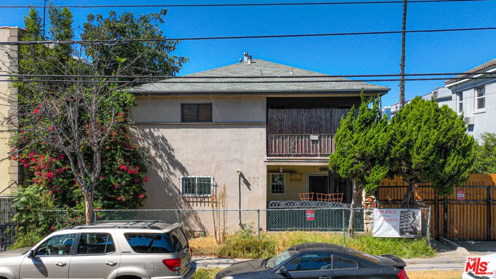 2811 San Marino Street Los Angeles, CA 90006