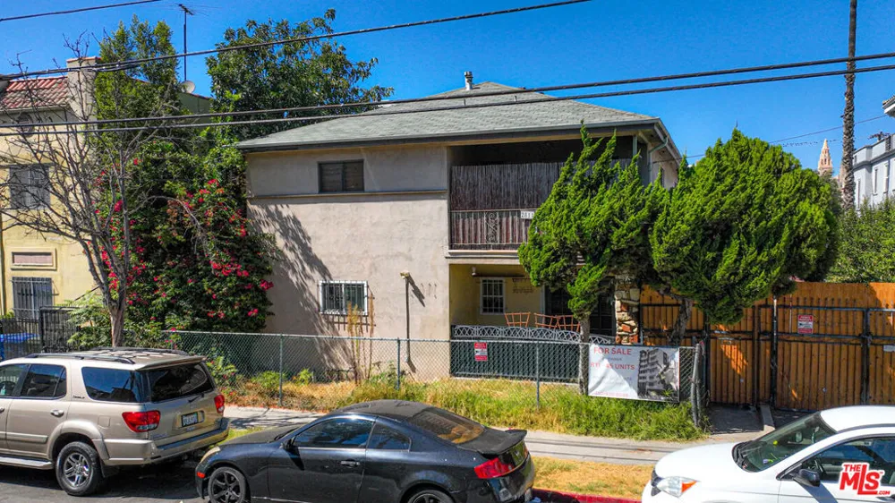 2811 San Marino Street Los Angeles, CA 90006