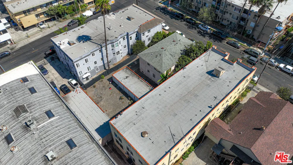 2811 San Marino Street Los Angeles, CA 90006
