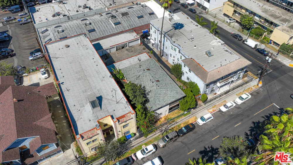 2811 San Marino Street Los Angeles, CA 90006