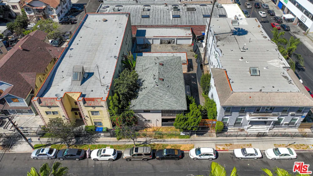 2811 San Marino Street Los Angeles, CA 90006