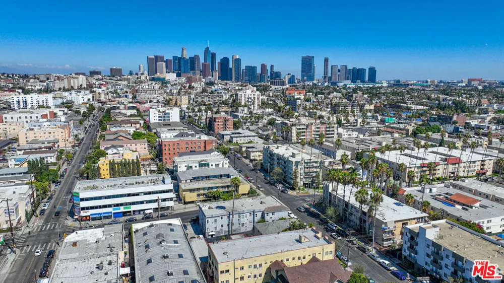 2811 San Marino Street Los Angeles, CA 90006