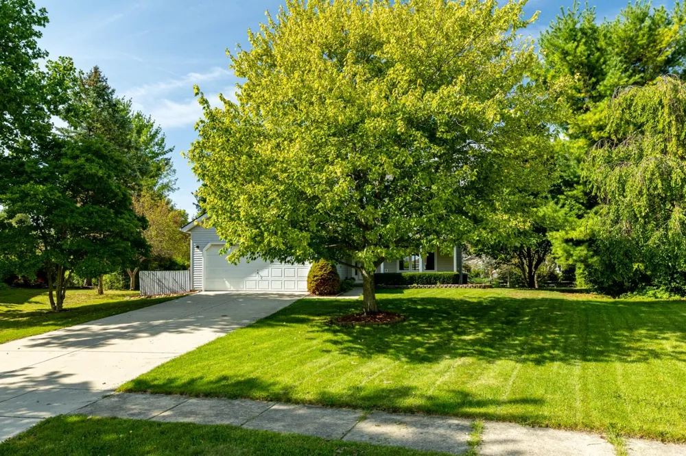 1220 Cody Circle Saline, MI 48176
