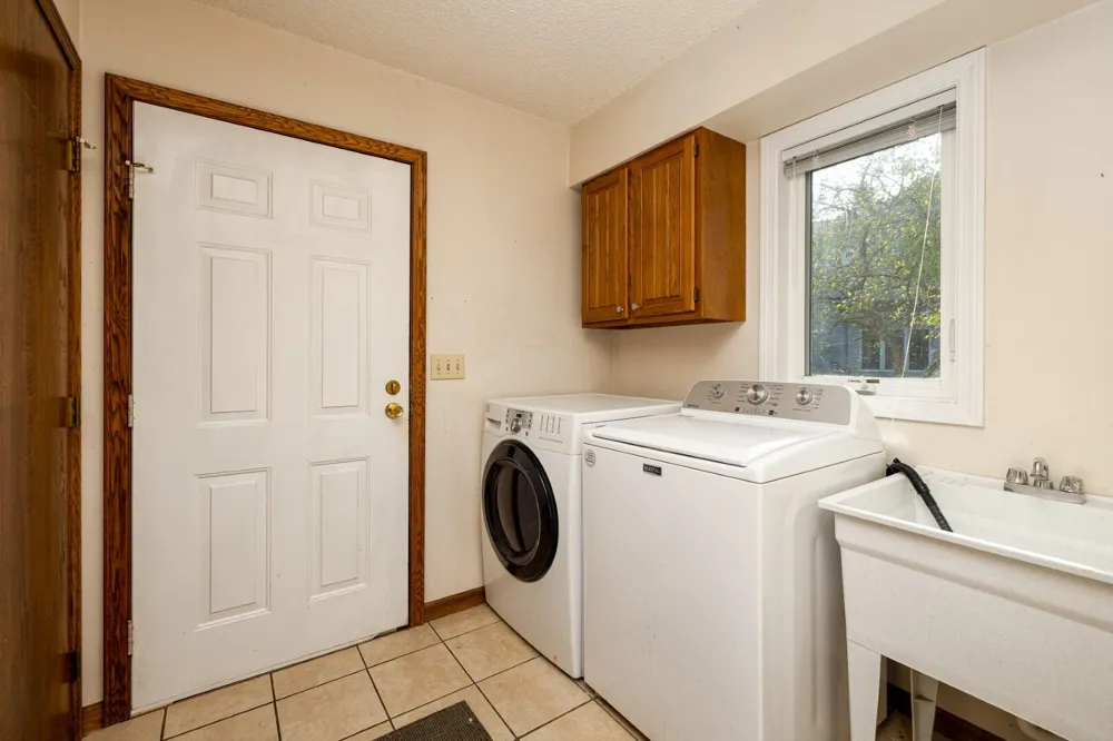 1220 Cody Circle Saline, MI 48176