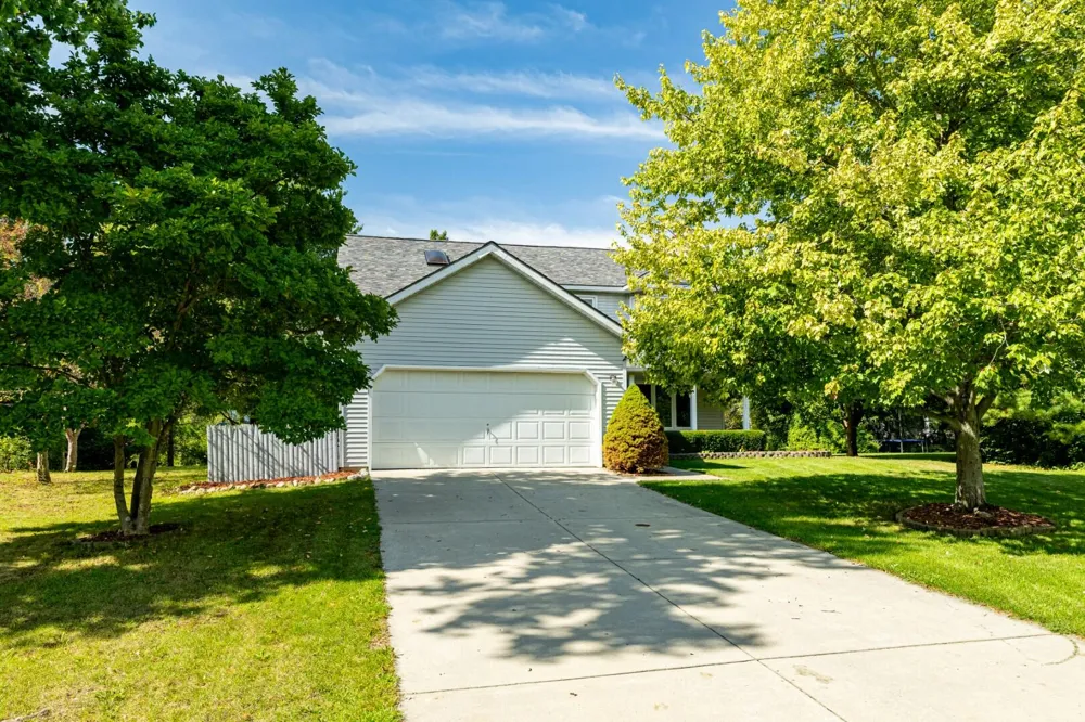 1220 Cody Circle Saline, MI 48176