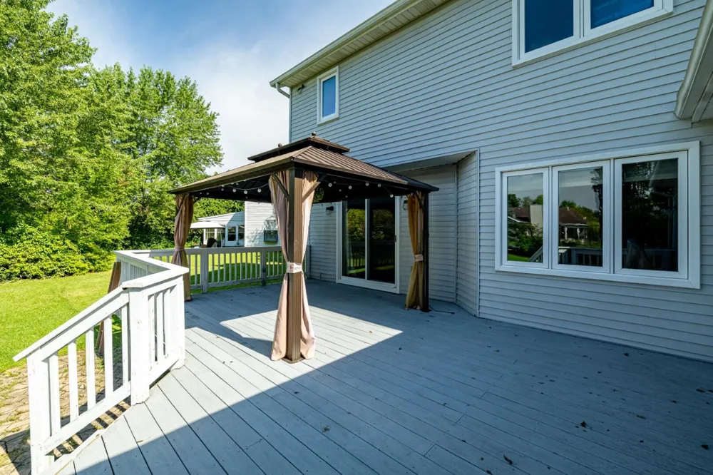 1220 Cody Circle Saline, MI 48176