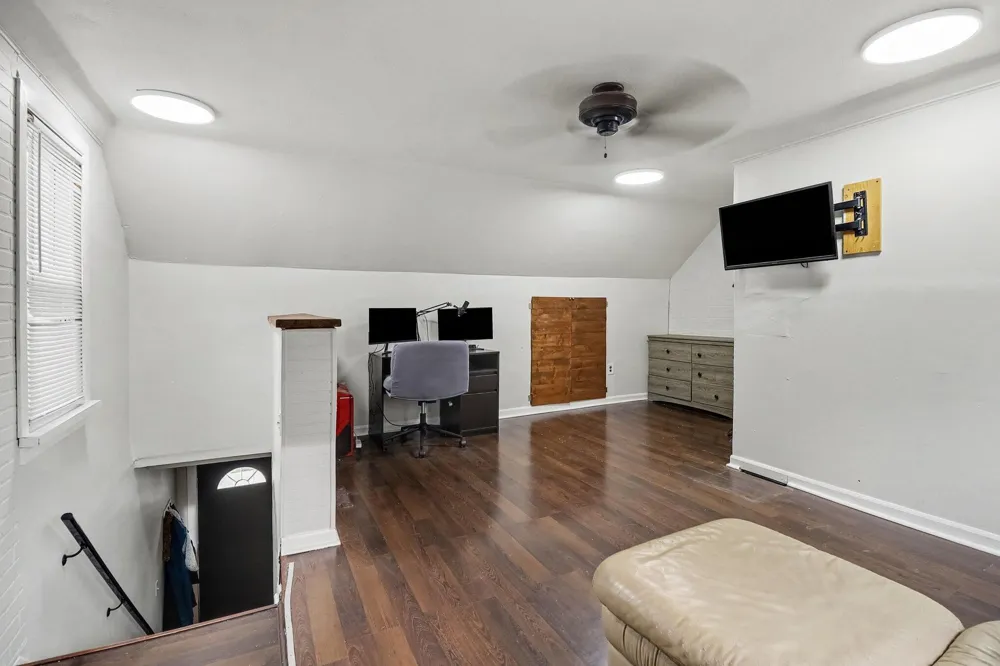 23147 Melville Avenue Hazel Park, MI 48030