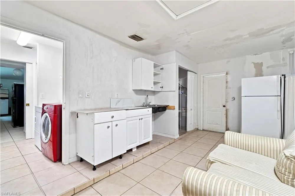 1140 Golden Gate Boulevard W Naples, FL 34120