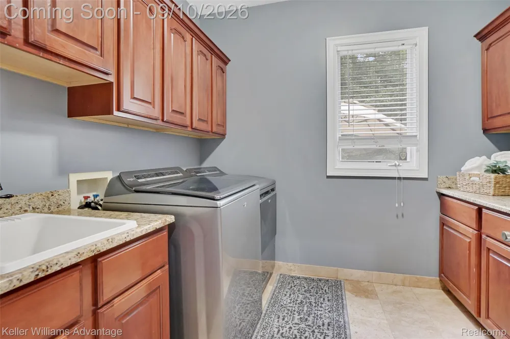 2459 Overbrook Highland Charter Township, MI 48357