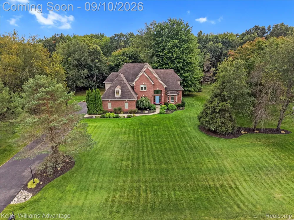 2459 Overbrook Highland Charter Township, MI 48357
