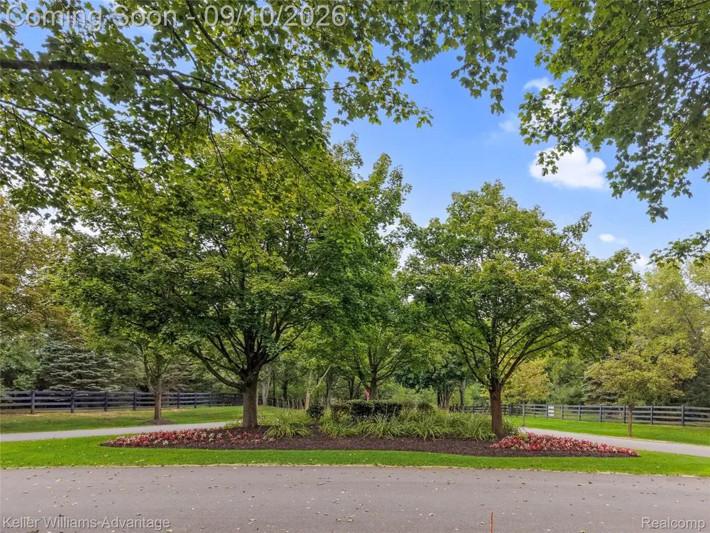2459 Overbrook Highland Charter Township, MI 48357