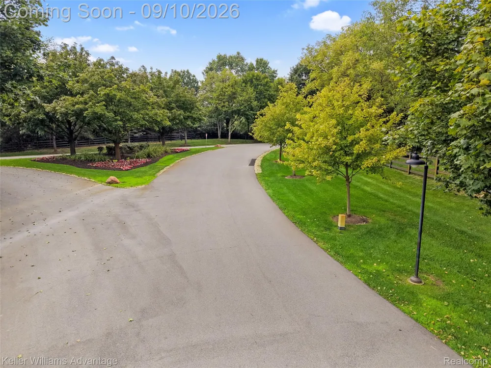 2459 Overbrook Highland Charter Township, MI 48357