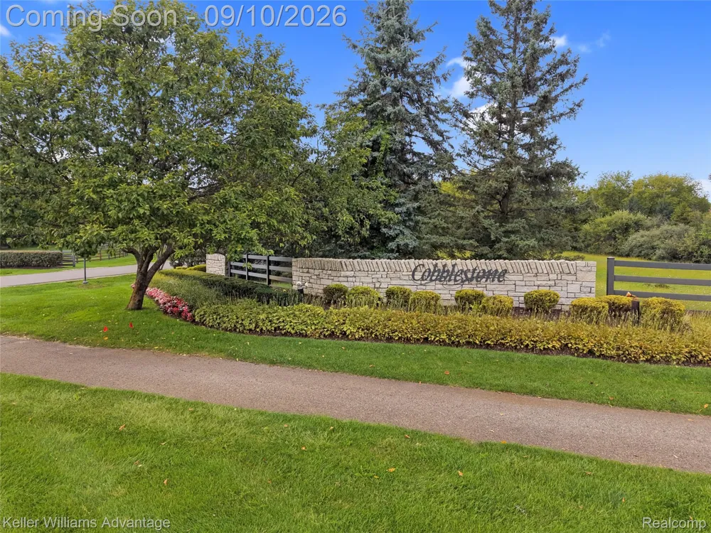 2459 Overbrook Highland Charter Township, MI 48357