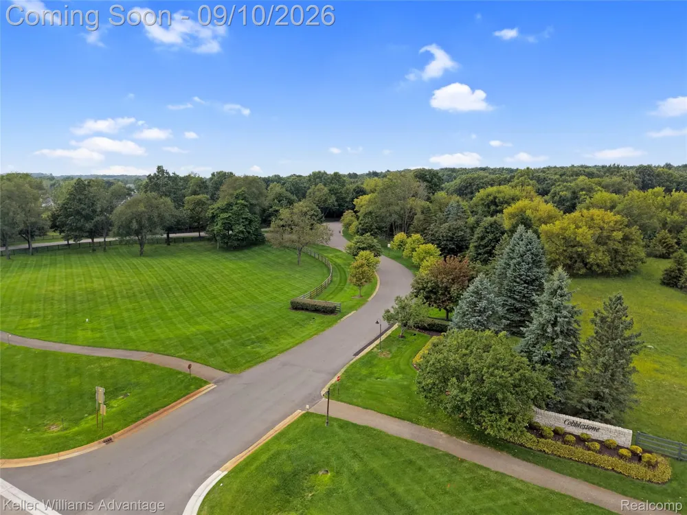 2459 Overbrook Highland Charter Township, MI 48357