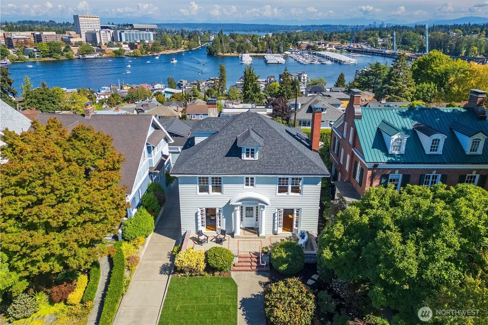 2822 10th Avenue E Seattle, WA 98102