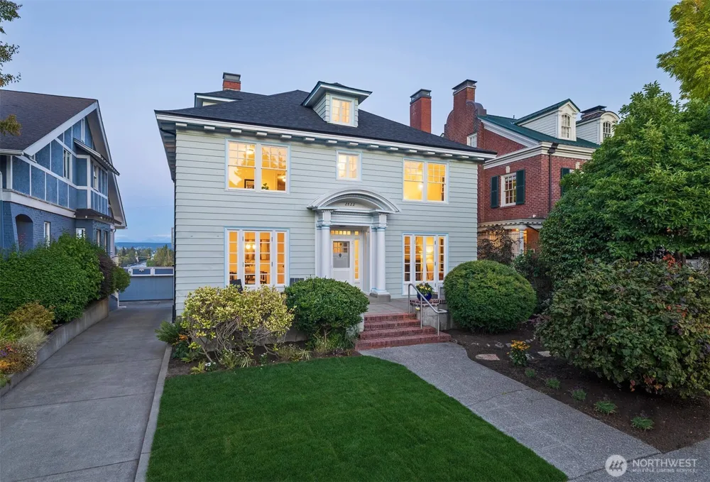 2822 10th Avenue E Seattle, WA 98102