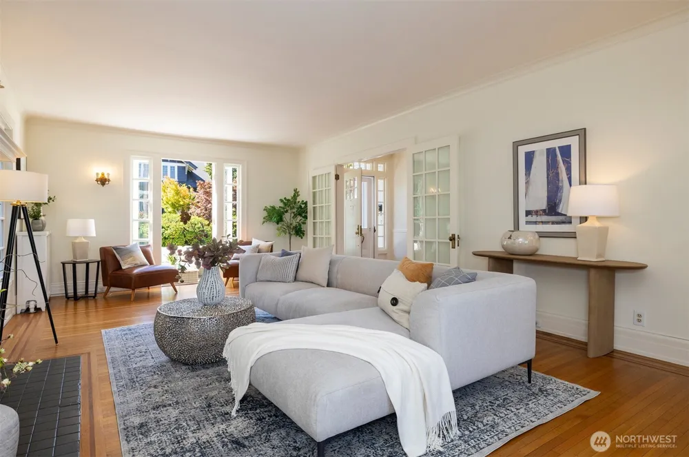 2822 10th Avenue E Seattle, WA 98102