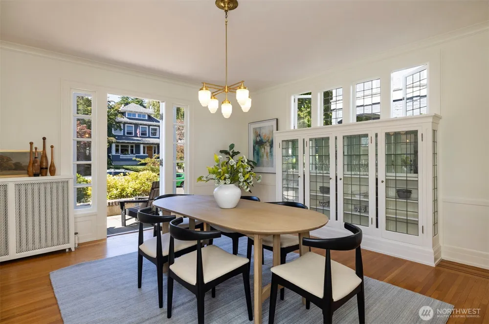 2822 10th Avenue E Seattle, WA 98102