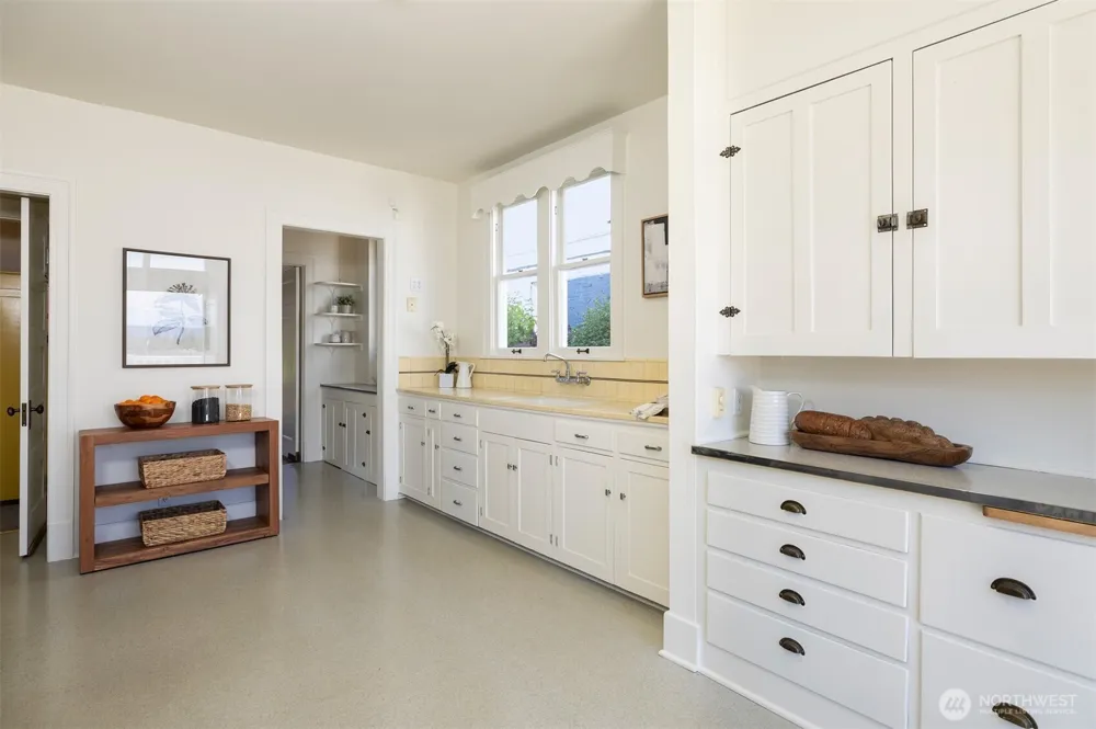 2822 10th Avenue E Seattle, WA 98102