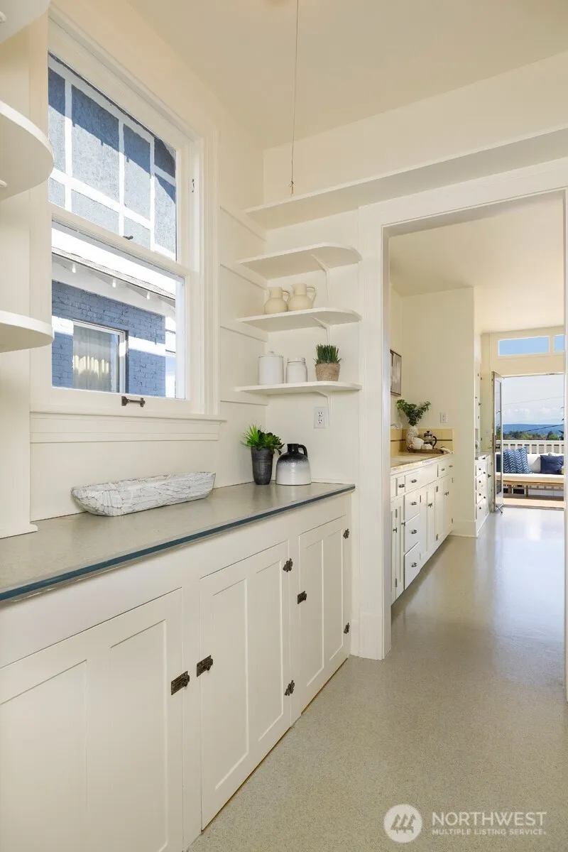 2822 10th Avenue E Seattle, WA 98102