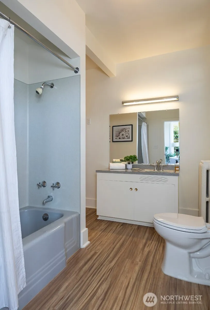 2822 10th Avenue E Seattle, WA 98102