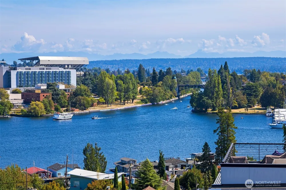 2822 10th Avenue E Seattle, WA 98102