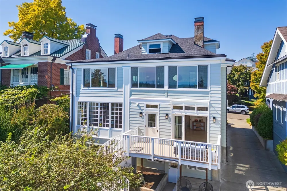 2822 10th Avenue E Seattle, WA 98102