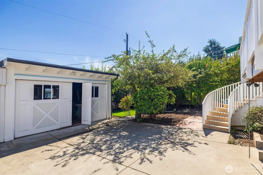 2822 10th Avenue E Seattle, WA 98102