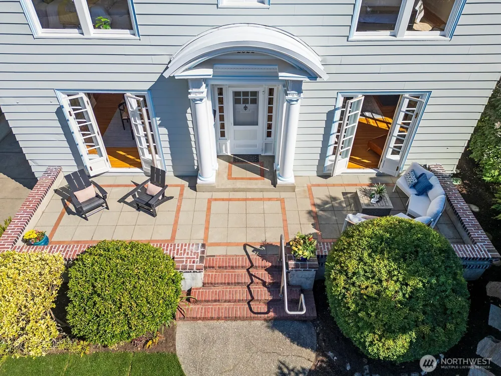 2822 10th Avenue E Seattle, WA 98102