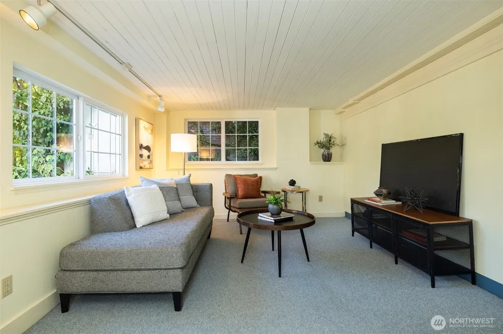 2822 10th Avenue E Seattle, WA 98102