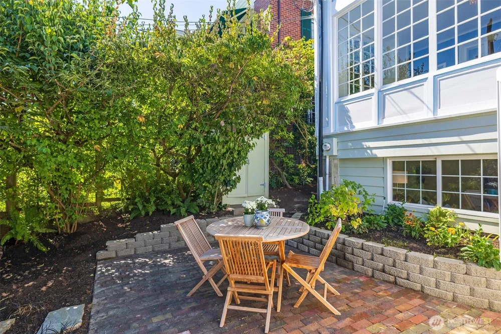 2822 10th Avenue E Seattle, WA 98102