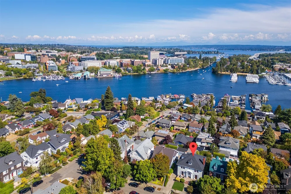 2822 10th Avenue E Seattle, WA 98102